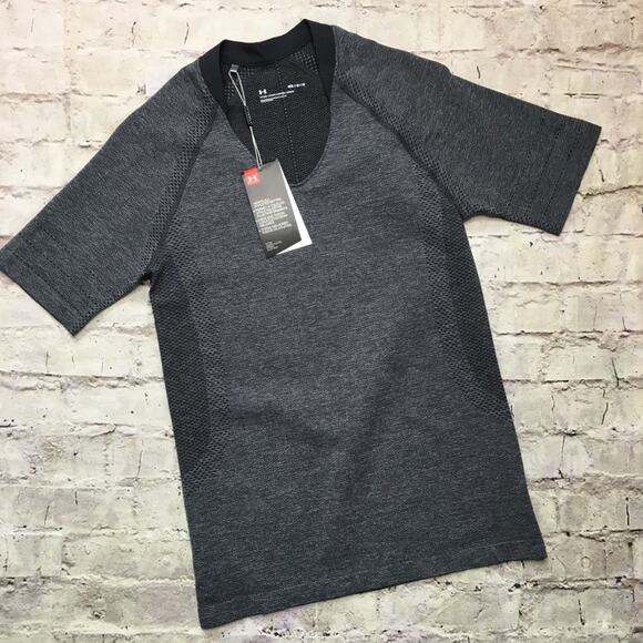 NEW Under Armour Woman’s Golf Athletic Fitted Tee in Grey/Black - Picture 1 of 5